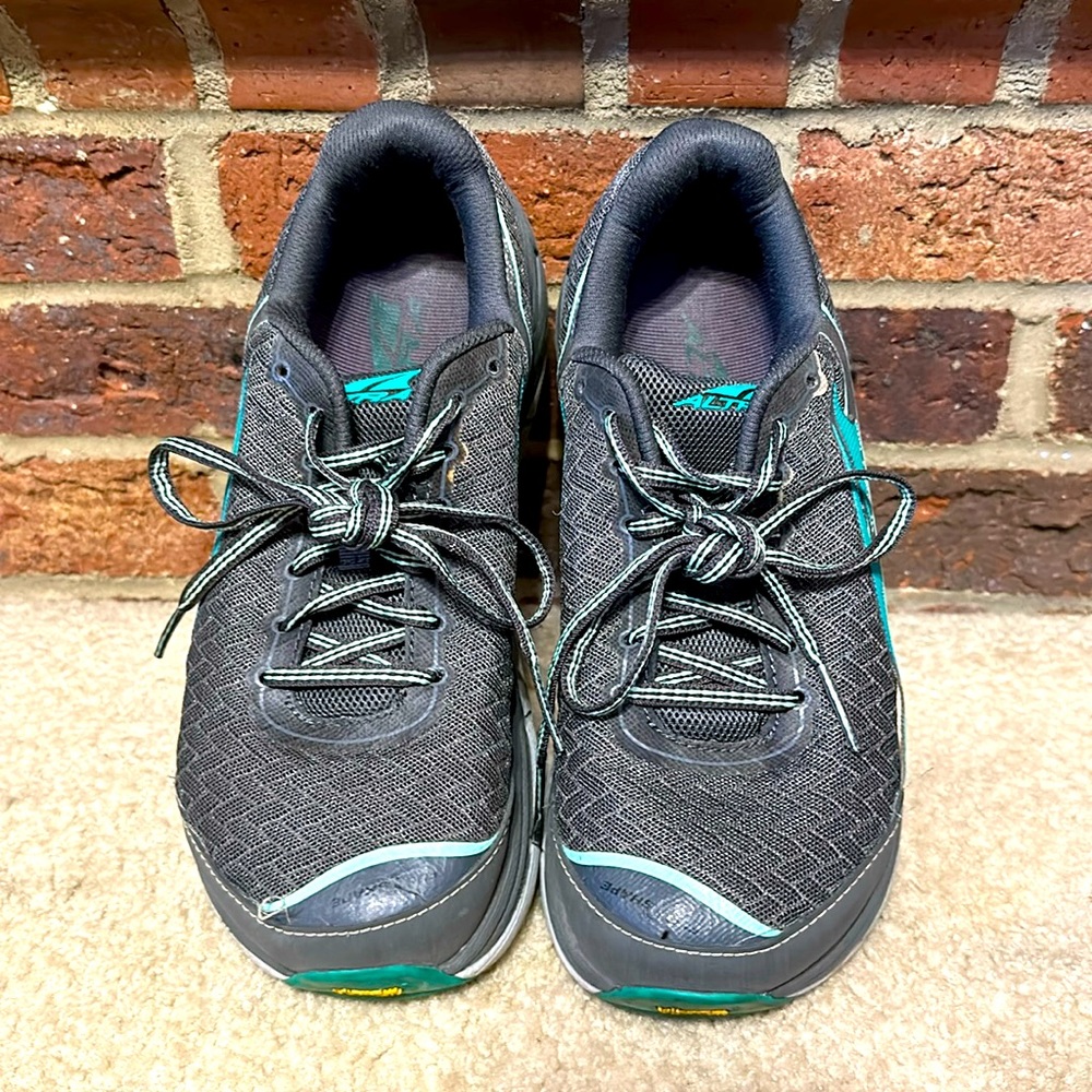 Good condition! Women’s SZ 9 Altra Olympus 2.0. Some wear. See pics. - Picture 1 of 9